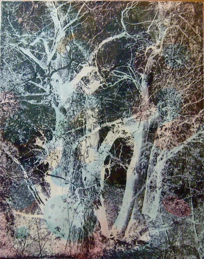 bosco in negativo alberi chiari su fondo scuro, su tela