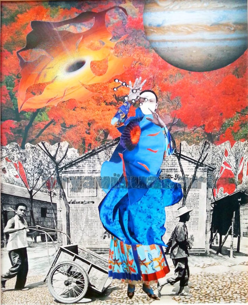 "Strega guerriera in abito blu in un paesaggio alieno, cielo rosso con pianeti e carretto cinese collage analogico con elementi magici"