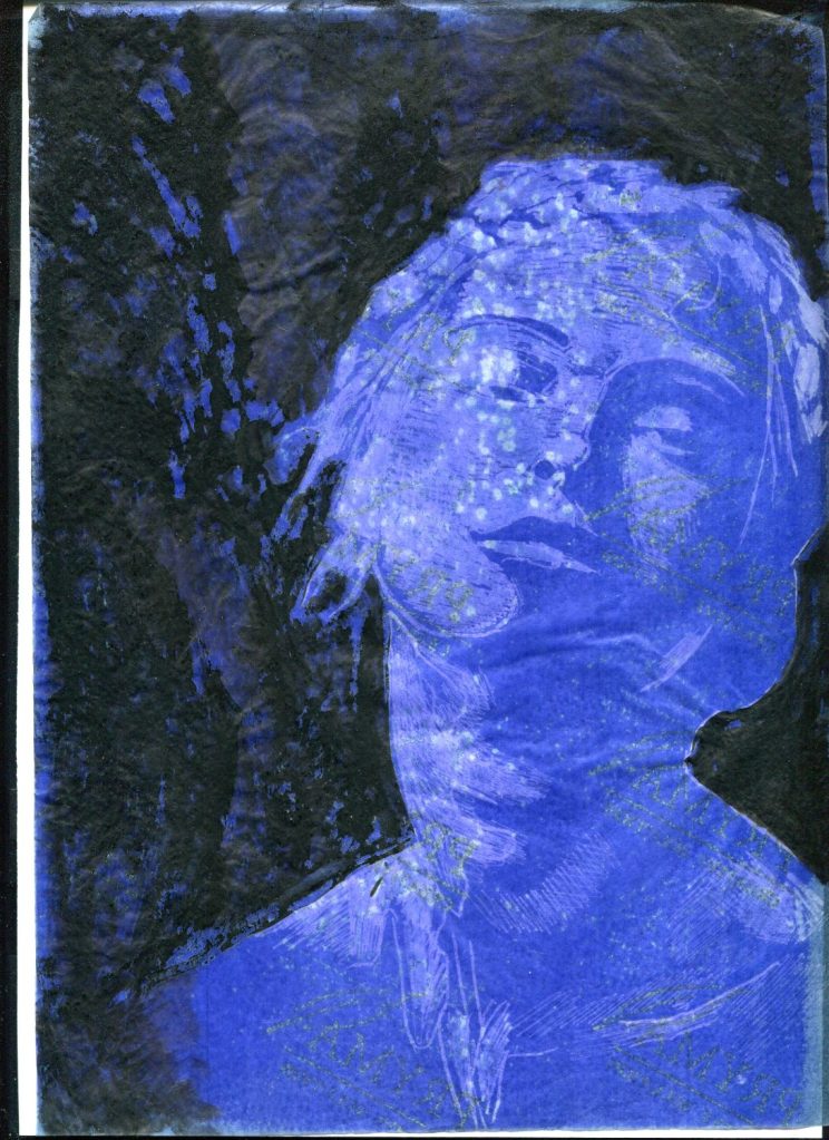 opera creata con carta carbone blu, testa di donna reclinata