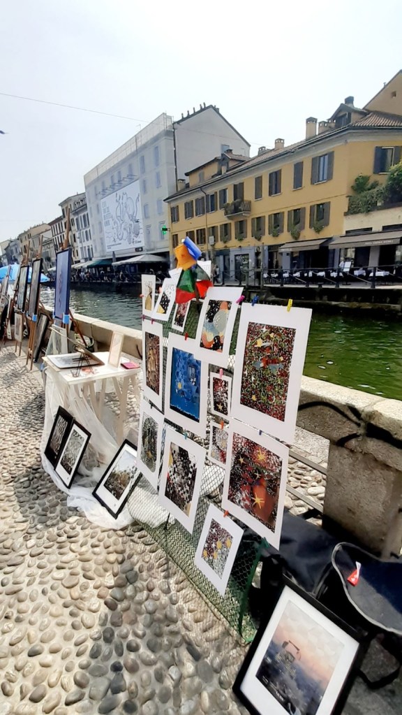 aryavisual esposizione di arte contemporanea al mercatino Domeniche in Arte Naviglio Grande Milano. aryavisual contemporary art exhibition at Domeniche in Arte market on Naviglio Grande Milan.