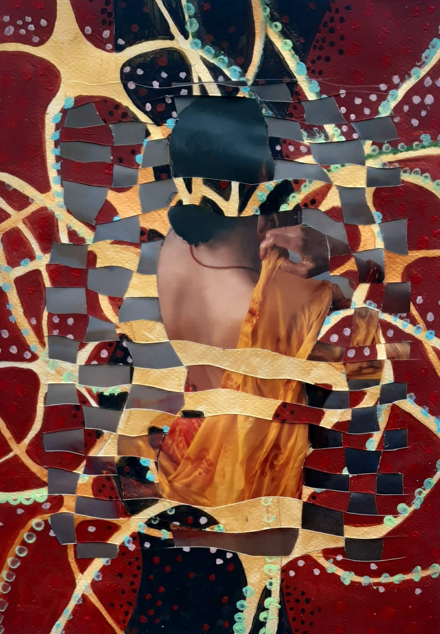 Intreccio con immagine femminile, forma armoniosa e poetica.” Interwoven artwork with female image, harmonious and poetic form.